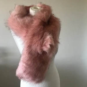 y2k sjal bolero fuskpäls - oanvänd. fuskpäls. möts upp i stockholm eller fraktar. den finns kvar 🖤