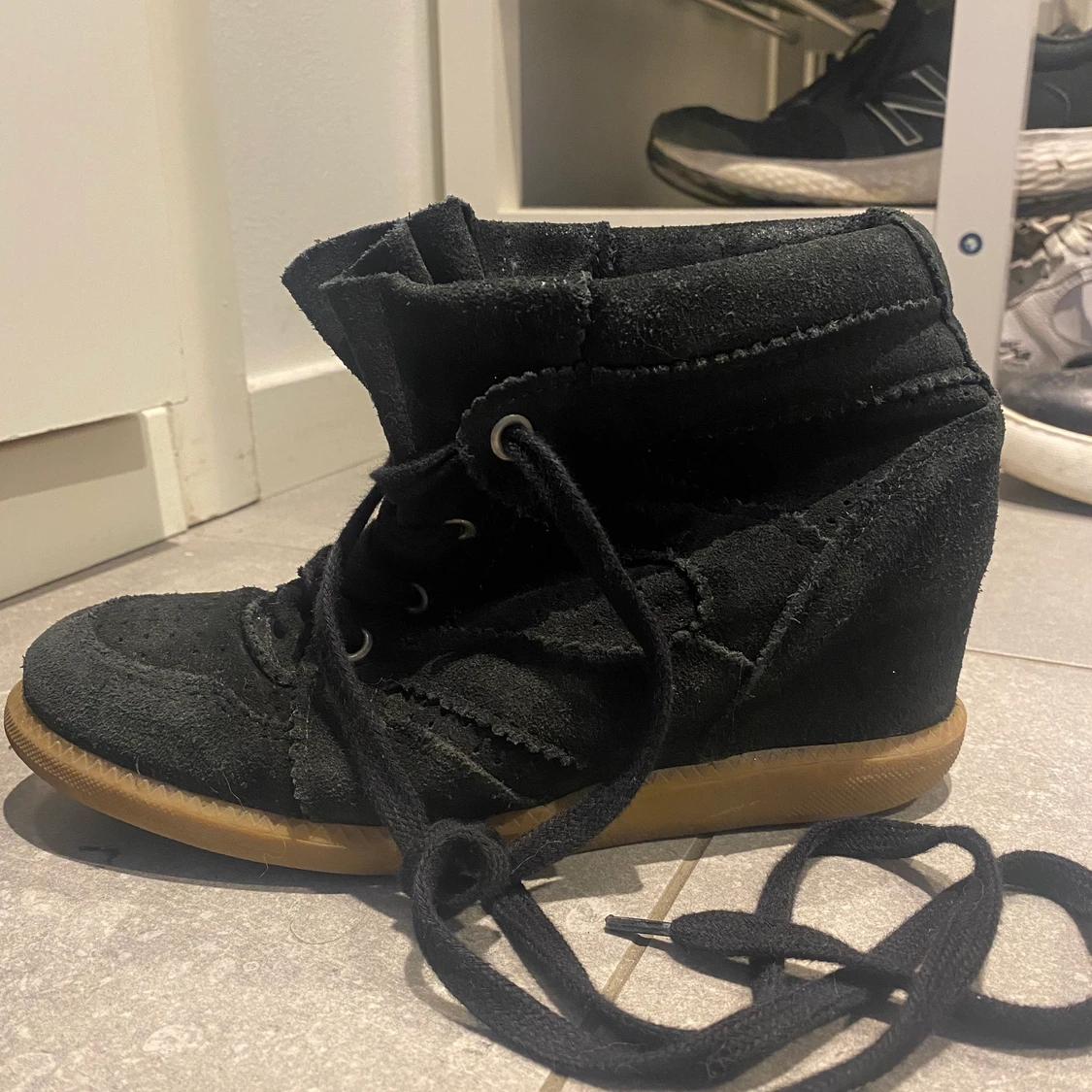 Sneakers liknande med klack  - 90