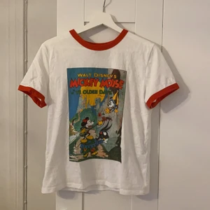 Mickey mouse T-shirt  - Mickey mouse T-shirt storlek M men sitter som en s/xs. 