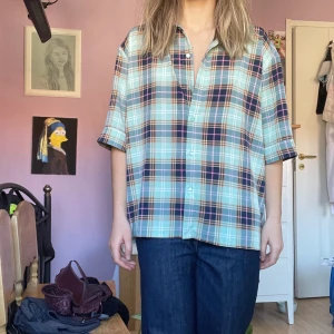 Rutig skjorta stl s - Den är stor i storleken 