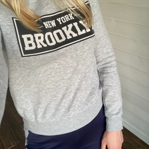 Grå hoddie - Snygg hoddie från Gina Tricot. Passar till ALLT!🤩😍💓