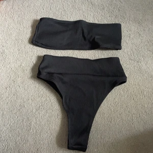 Hägmidjad bikini  - Aldrig använd endast testad, bikini från SHEIN i storlek S. Köparen står för frakten 