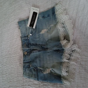 Shorts STL 34 - STL 34 använts 0 gånger jeans shorts 1 månad gammal 
