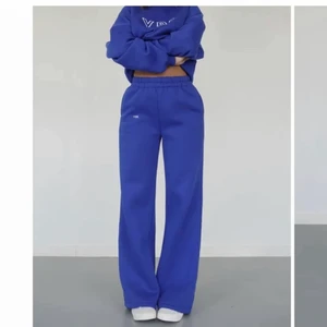 Mjukisbyxor  - Finaste mjukisbyxorna från Venderbys. Använda 1 gång och kommer tyvärr inte till användning🥲💙💙 !!!startat budgivning då det var många intresserade!!!!