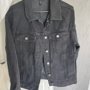 Snygg jeansjacka - Super fin på lite oversized, super snygg 