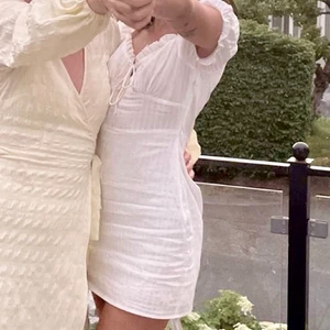 Studentklänning - Perfekta student-eller sommarklänningen! Så fin och bara använd en gång! 💕 Kan fixa fler bilder om det önskas! 