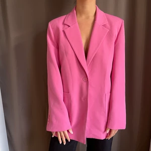 Rosa kavaj - Rosa boxig kavaj, perfekt till vår/sommar💞