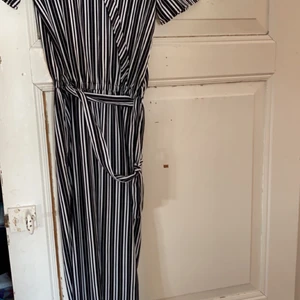 Byxdress - Säljer en byxdress nu, den är använd några gånger