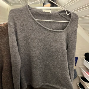 Populära le ger tröjan - Snygg stickad tröja från Le ger köpt från about You. I strl 40 men passar en 36/38 snyggt oversized.