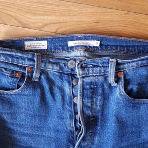Levis ribcage storlek 26x27 - Säljer mina levis ribcage i storlek w26xl27. Har endast använt dom ert fåtal gånger då jag upplevde dom som för små för mig tyvärr. Pris går att diskutera vid snabb affär :) 