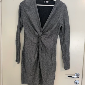 Klänning stl m - Klänning stl m . Helt ny ej använd. 