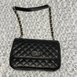 Guessväska - Handväska från guess, inte kommit till användning då jag har andra favoriter:(  Oanvänd, nypris 1500kr 