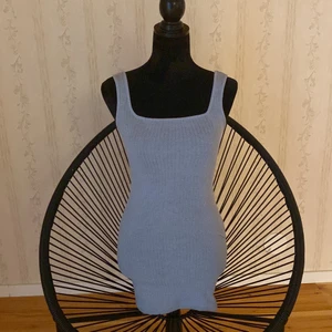 Klänning - Fin klänning , bra passform. Men bättre till strandplagg för att den är lite genomskinlig.