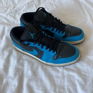 Jordan 1 low - Billigt pris för att dom är använda och har inte boxen kvar.