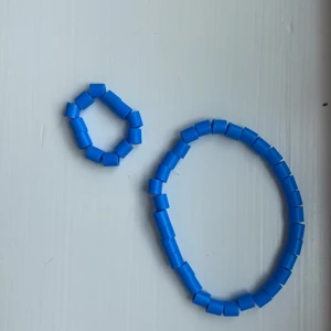 Blått armband och ring - Blått armband och ring för 10 Till 12/13år. 4kr för ring. 8kr armband. för båda 12kr