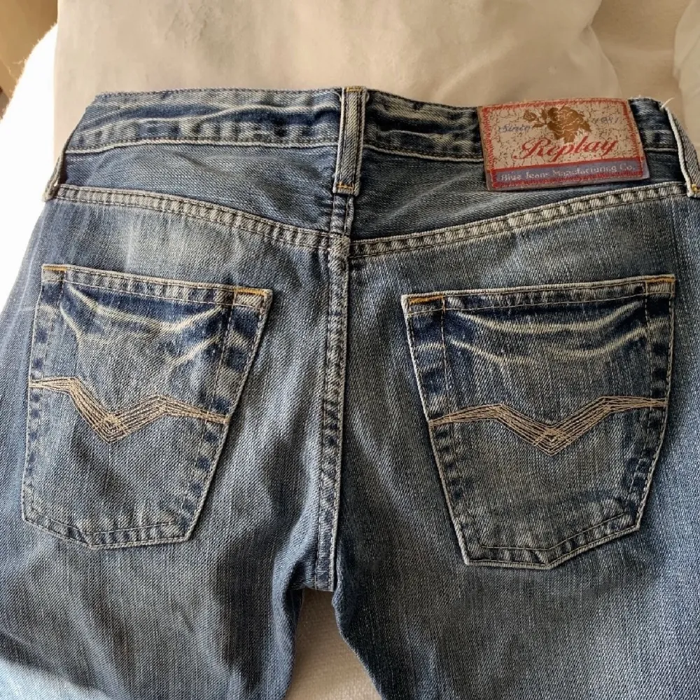 Lågmidjade Replay jeans i en rak modell. Jag köpte de här på plick men passade tyvärr inte mig. Jeans & Byxor.