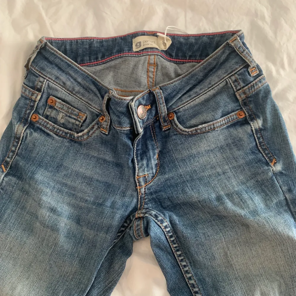 Köpta ifrån Sellpy men är en gammal kollektion av Gina tricot.. Jeans & Byxor.