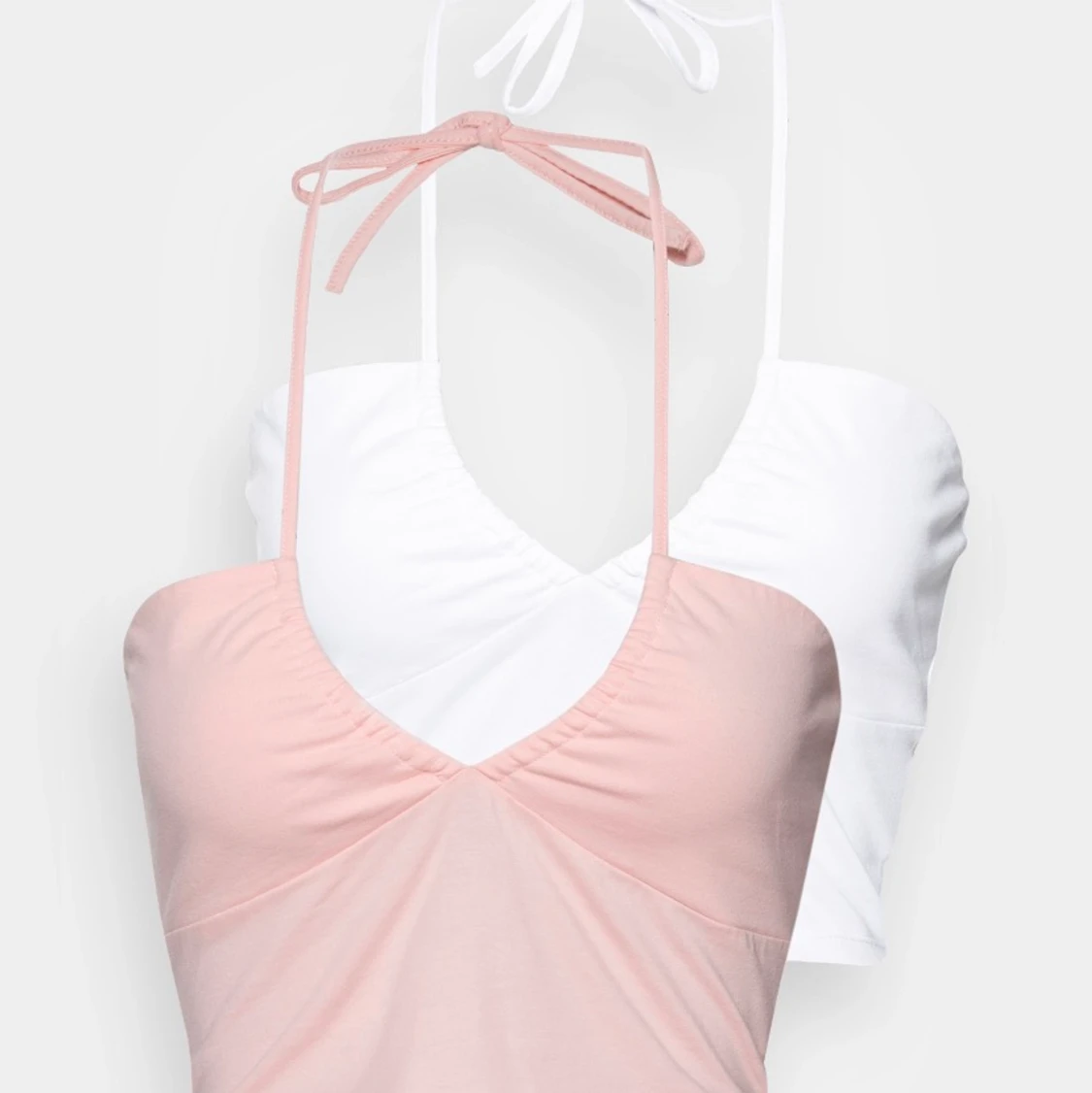 Två halternecktoppar