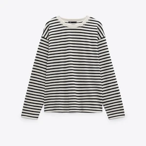 Randig tröja ifrån zara  - säljer denna fina tröjan, nästan aldrig andvänd! frakt tillkommer & pris kan diskuteras. skriv för frågor eller fler bilder 🫶🏼