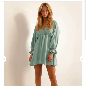 Chiquelle - Helt ny klänning frn chiquelle! Superfin men passade inte mig❤️ nypris 599:-