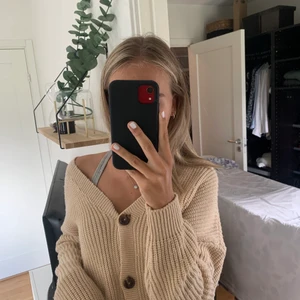 Virkad tröja  - Virkad tröja från Vero Moda i mycket bra skick säljer då jag inte använder den🌸