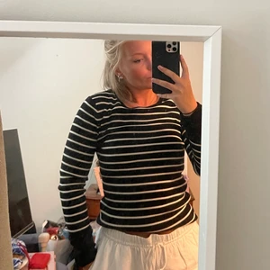 Randig stickad tröja - Superfin tröja, som är i bra skick! 