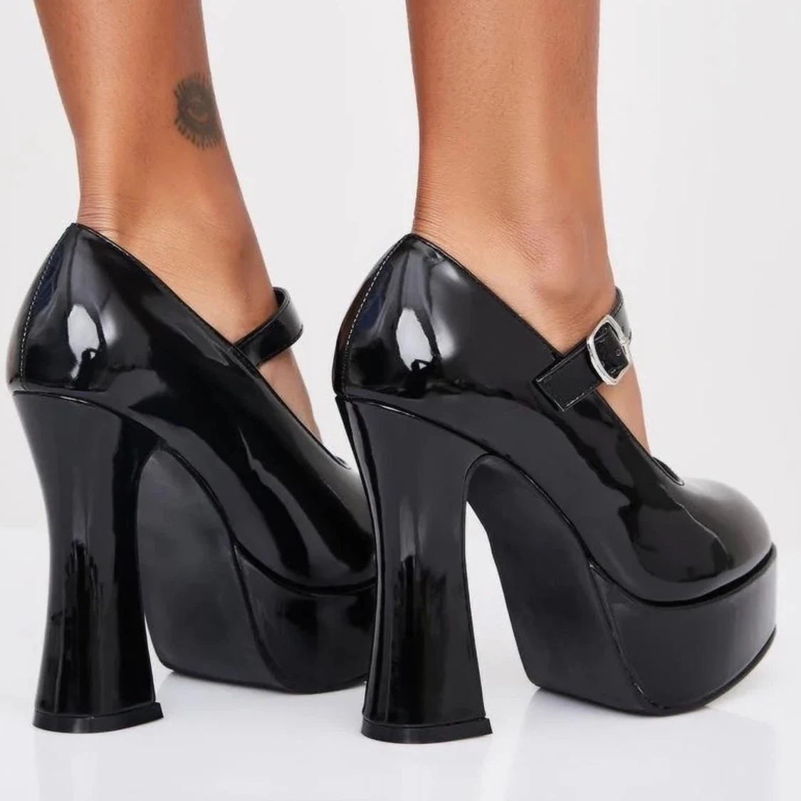 Ellie Vamp Trap Heels - 91