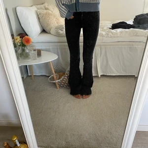 Bootcut jeans - Lågmidjade jeans med bootcut från Zara. Fint skick, däremot lite nedtrampade längst nere vid sömmen. 
