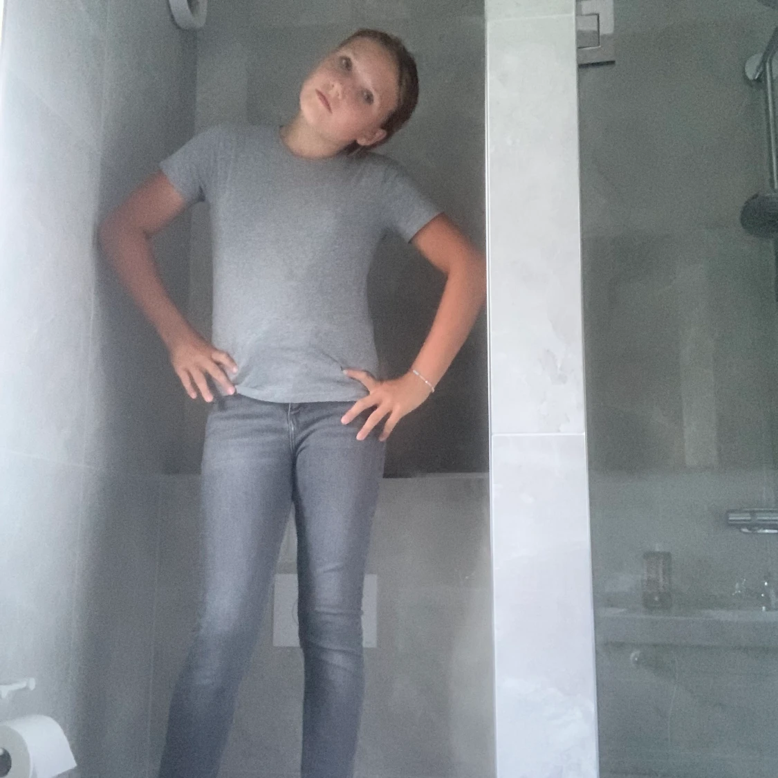 Gråa jeans från zara i stl 34