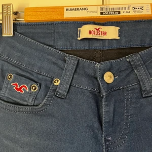 Hollister jeans  - Säljer då mina hollister jeans inte jätte andvända och säljer pga att jag inte är bekväm i dom. Dom är rätt så låga i midjan och är lite osäker på storlek men skulle säga en S. 