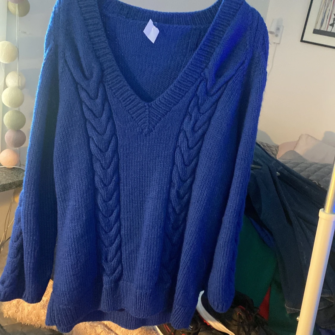 Stickad blå tröja