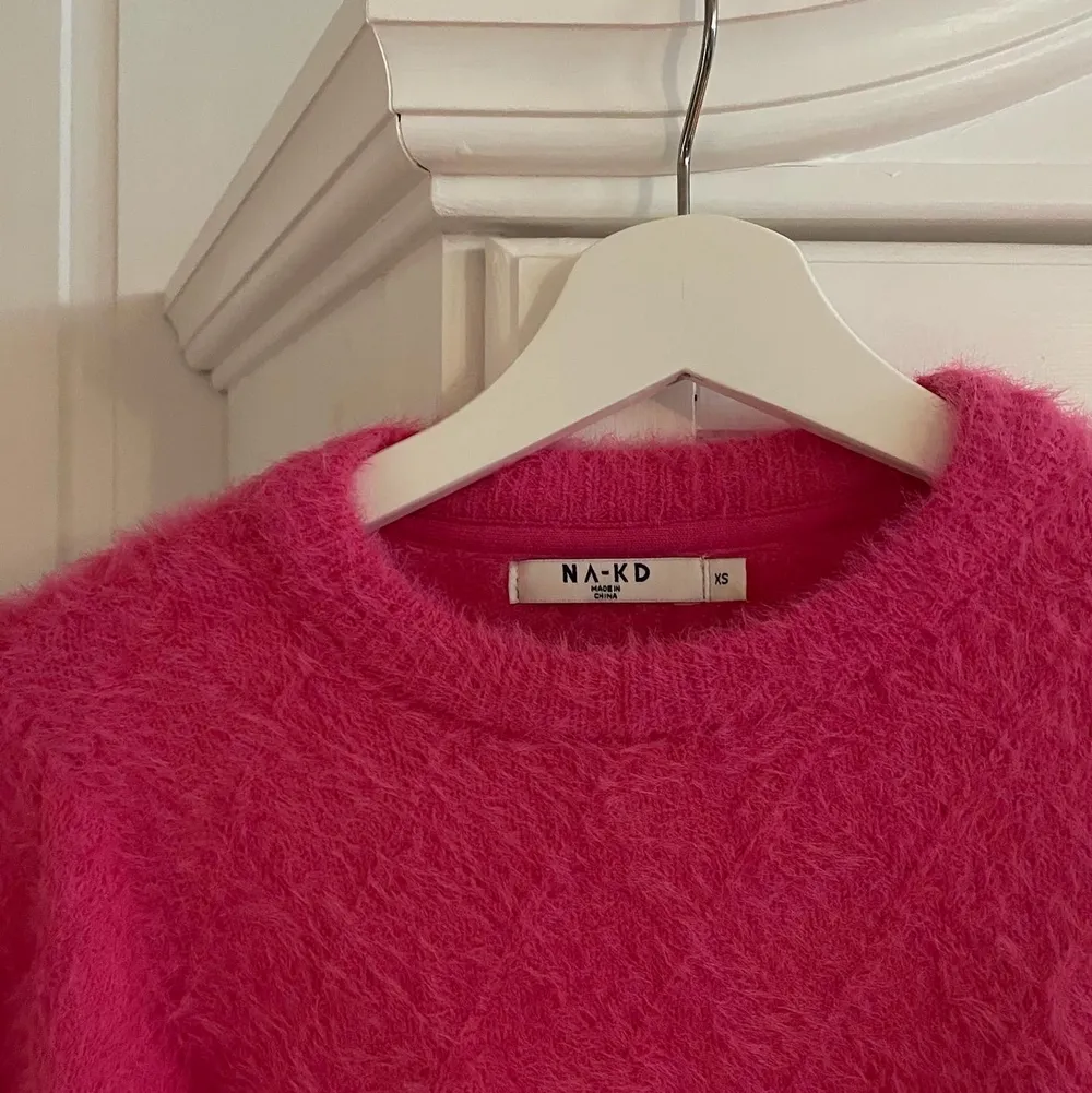 Superskön och fin rosa stickad tröja (croppad) från nakd! Strl xs 50kr + frakt. Stickat.