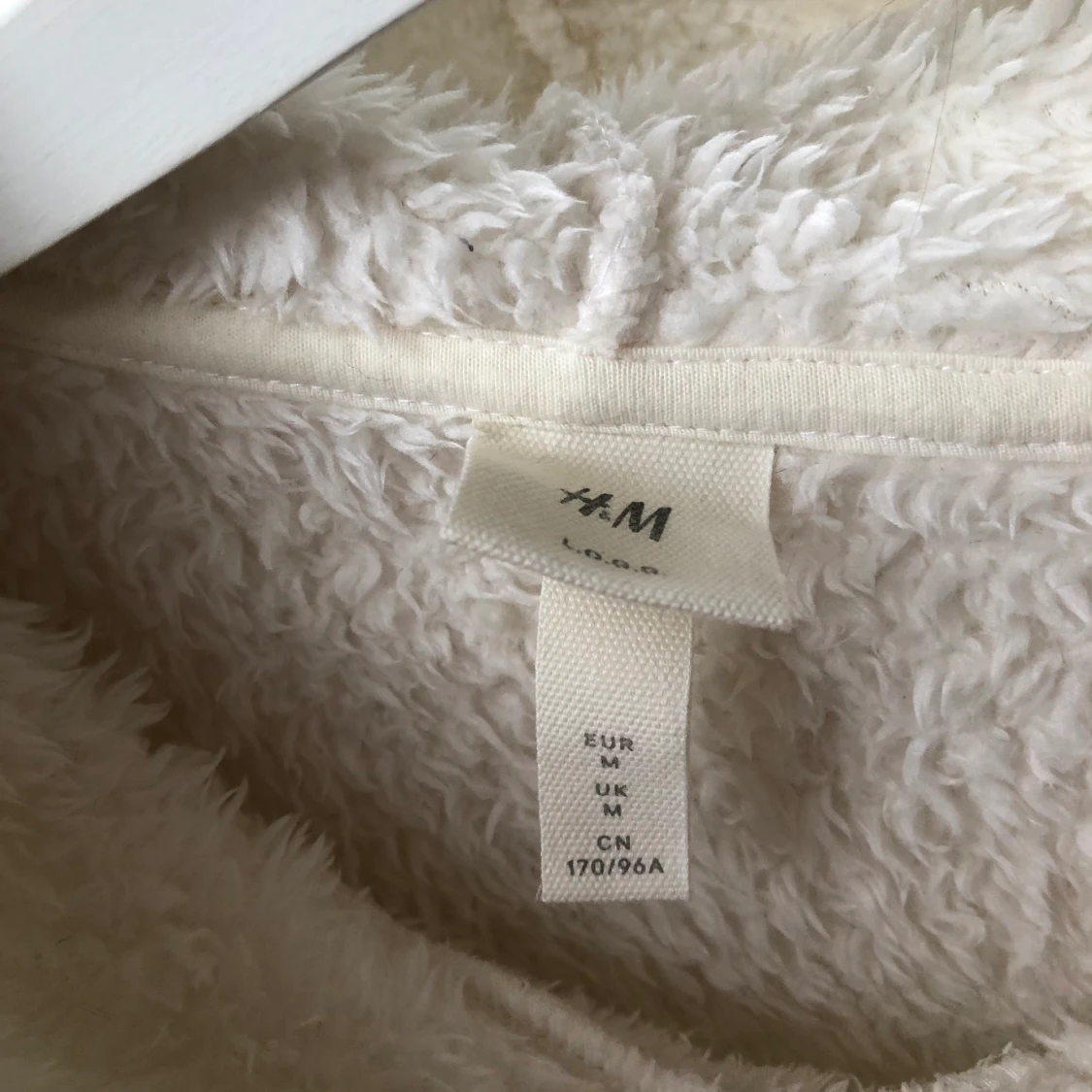 Mjuk vit teddy hoddie från hm stl M - 91