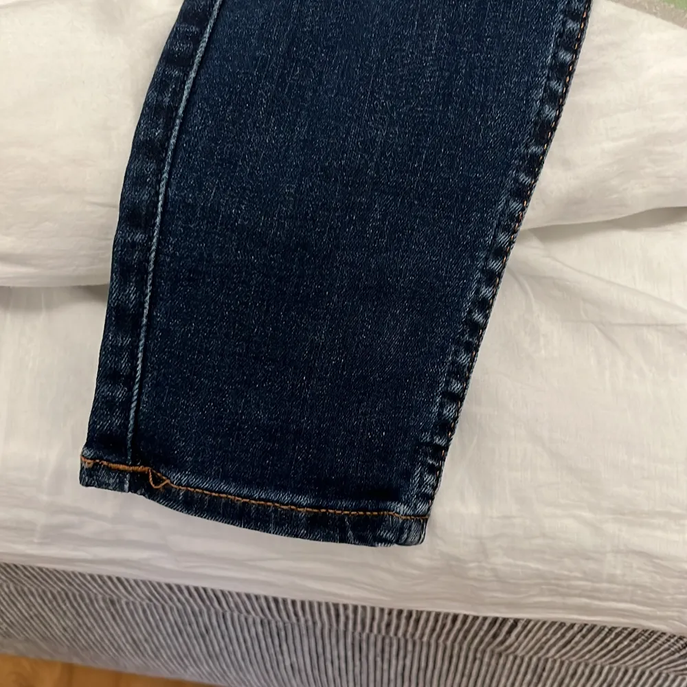 helt nya blåa lee jeans. i modellen ”super skinny high waist ivy”. . Jeans & Byxor.