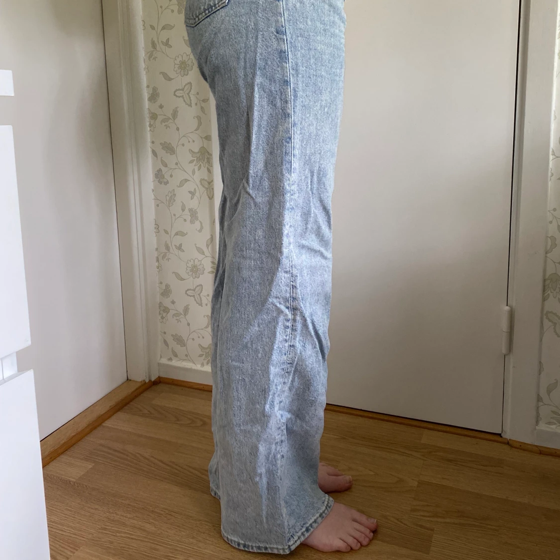 Ljusblå jeans från Monki - 90