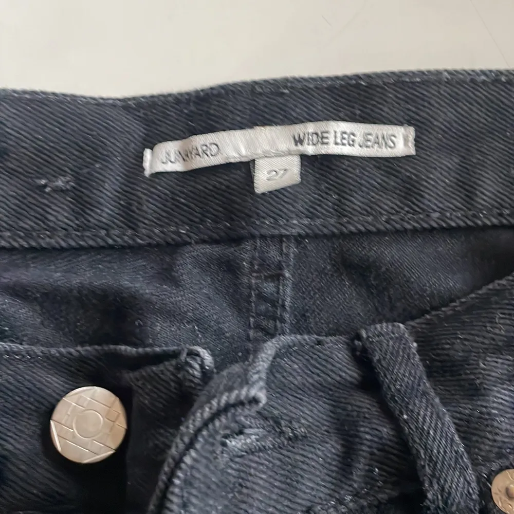 Jättefina använt en del. Säljer för att dem inte passar längre💕. Jeans & Byxor.