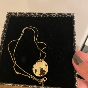 Halsband - Superfint guldigt halsband❣️❣️