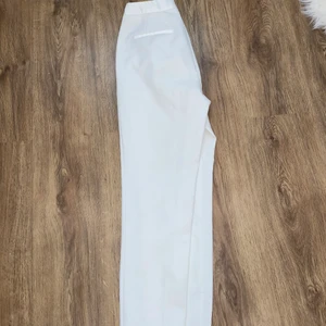 Kostymbyxor  - Vita kostymbyxor, oanvända (går att fraktas)