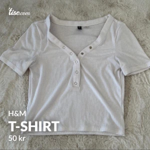 T shirt - Säljer för 50kr