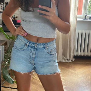 Shorts - Perfekta blåa shorts!!!💙💙 Passar till allt och är i nytt skick. Så sköna och så fina!! 
