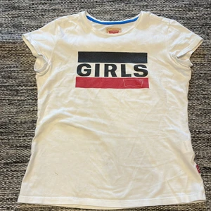 Levis t-shirt äkta vit  - Äkta Levis t-shirt stl Xs 
