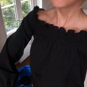Svart topp - Ginatricotopp i xs, oanvänd!!