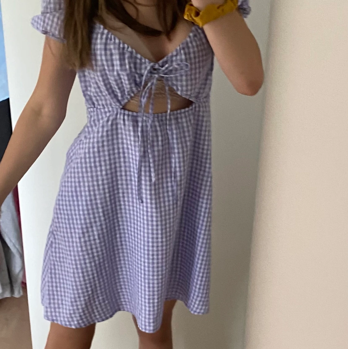 Säljer en lila vit klänning aldrig använd  - 90