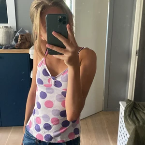 Sött linne - Jättesött sommarlinne jag köpte på plick förra sommaren, men den kom inte till så stor användning så säljer nu😘 