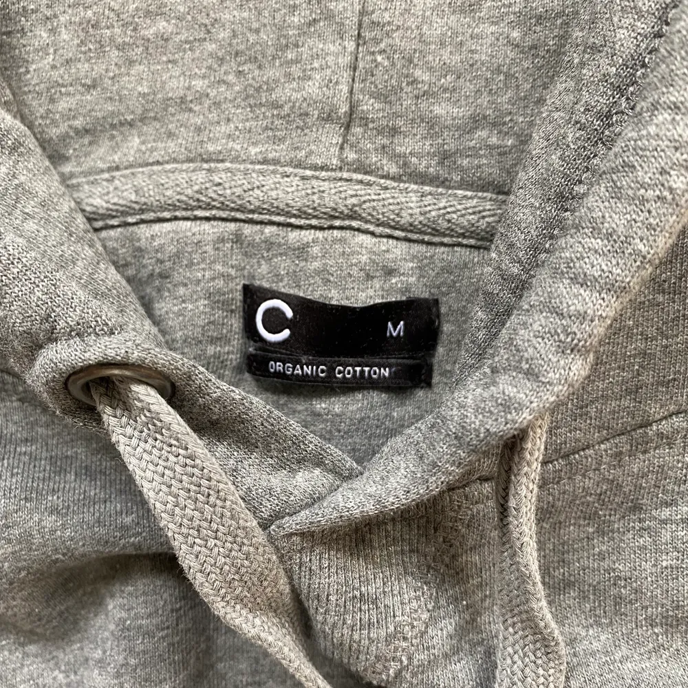 Hoodie från Cubus i mycket bra skick. Storlek M från herravdelningen.. Hoodies.