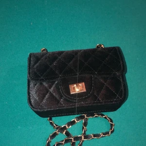 Fin liten handväska  - Aldrig använd handväska super fin 