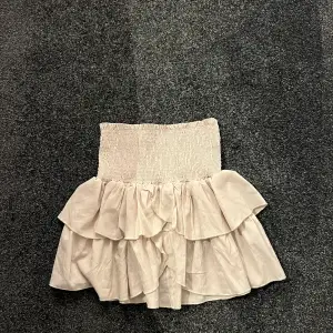 Superfin beige kjol från Neo Noir💕 nyskick 