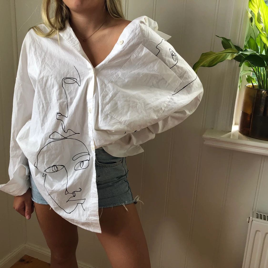 Mönstrad vid skjorta från MONKI stl S - 90