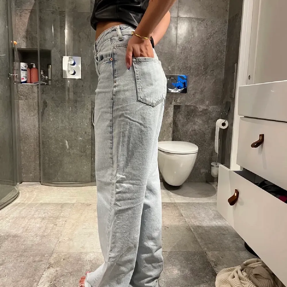 Slutsålda jeans från zara🔥 . Jeans & Byxor.