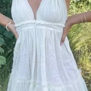 Supersöt vit klänning ifrån Shein storlek 36/S